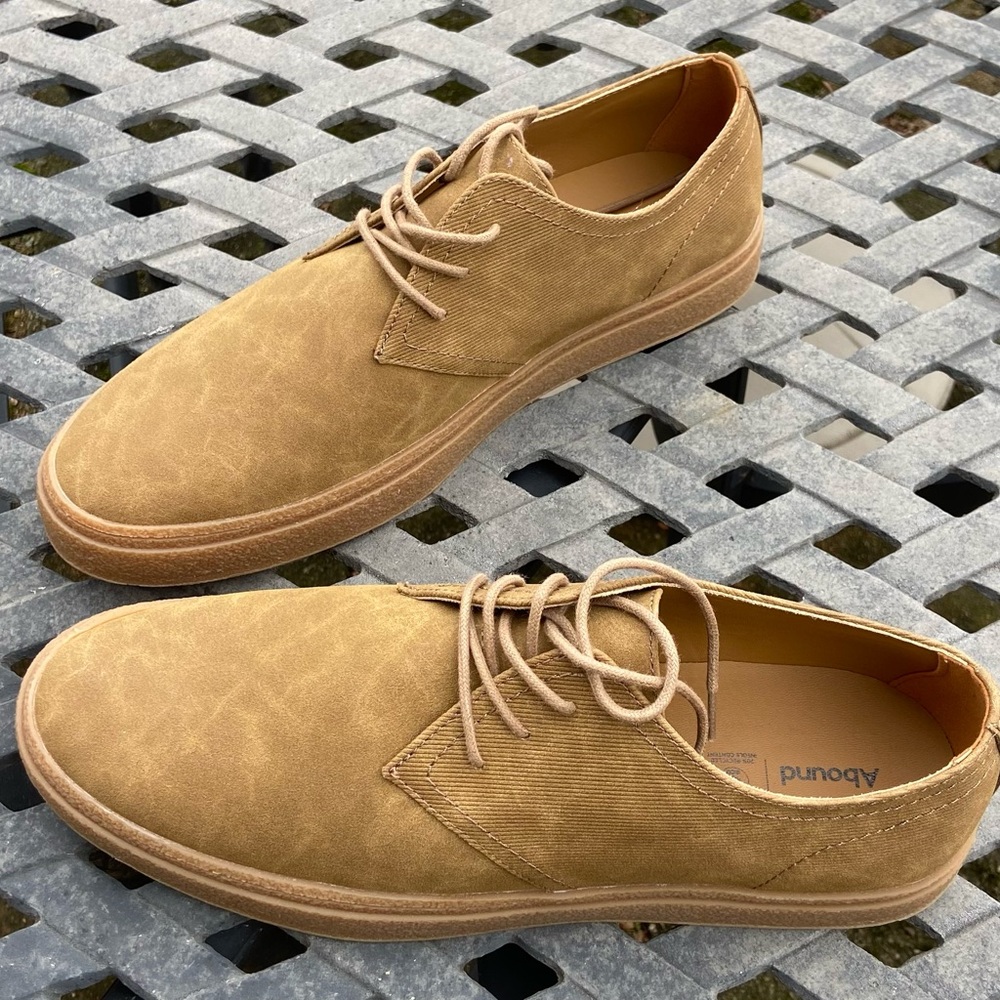 NWT ⭐️Abound Jayden derby men’s casual tan sneaker - size 11 - SOLD OUT ONLINE